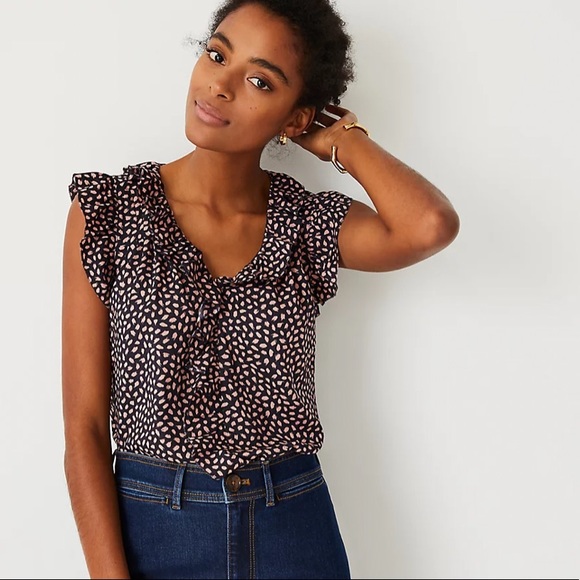 Ann Taylor v-neck ruffle shell. - Picture 4 of 11